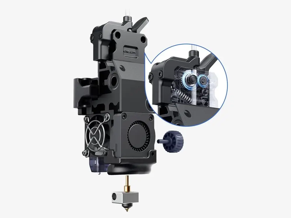 Ein Druckkopf mit Extruder von einem 3D Drucker in Nahaufnahme