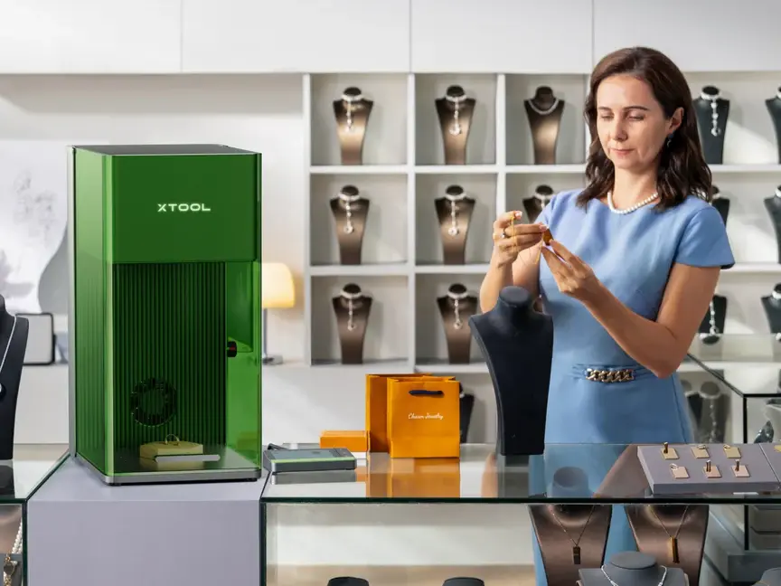 der xTool steht in einem Juweliergeschäft