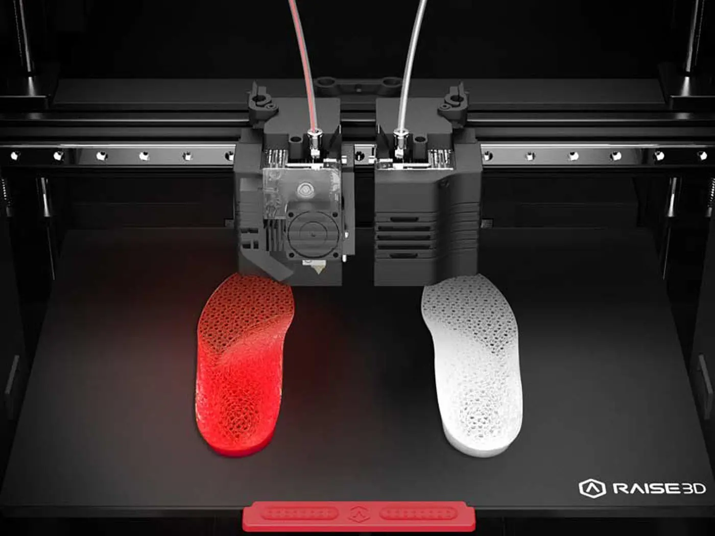 Raise3D druckt zwei Schuhsohlen gleichzeitig