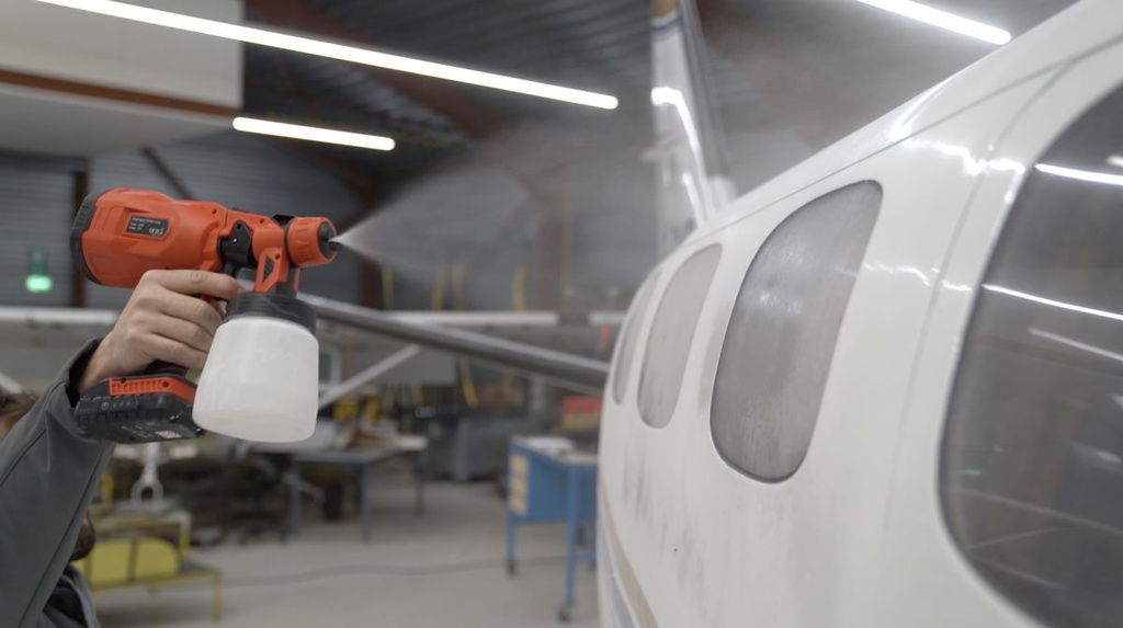 SPRAY-GUN-spraying-airplane.jpg